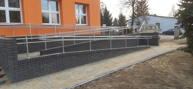 Podjazdy dla osób niepłnosprawnych