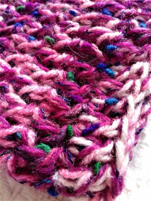 Szydełkowa czapka beanie- malinowa