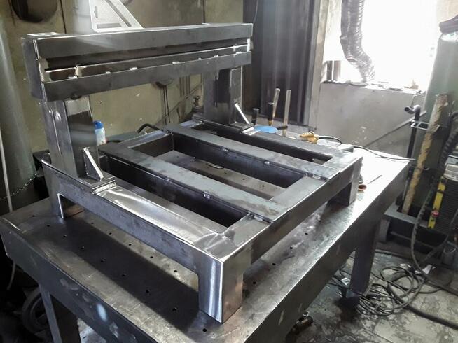 Spawanie stali, meble stalowe, konstrukcje.