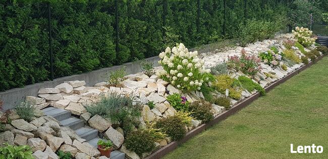 Murek w ogrodzie z kamienia naturalnego