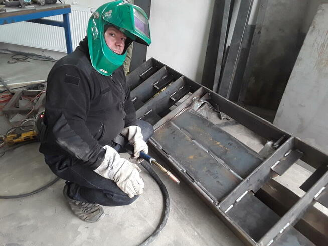 Spawanie stali, meble stalowe, konstrukcje.