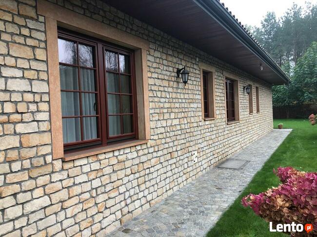 płytki z kamienia na ociepleniu