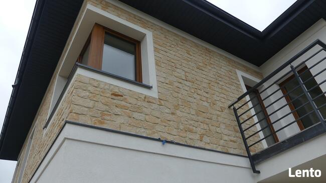 płytki z kamienia na ociepleniu