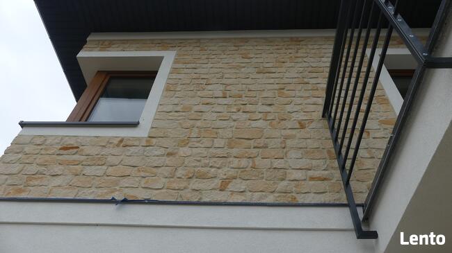 płytki z kamienia na ociepleniu