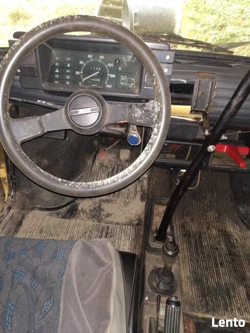 Maluch z pługiem śnieżnym