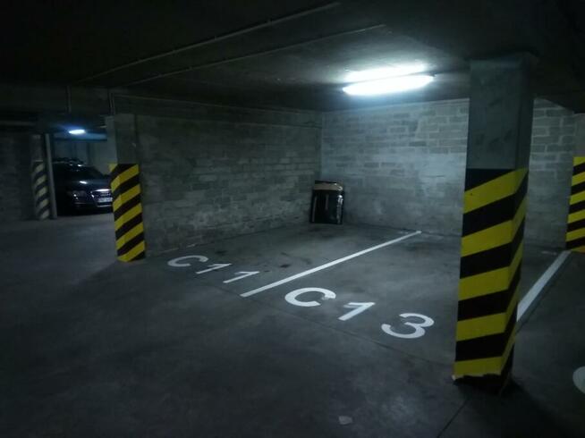 Miejsce parkingowe dla niepełnosprawnych. Znak P-24