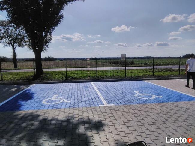 Miejsce parkingowe dla niepełnosprawnych. Znak P-24