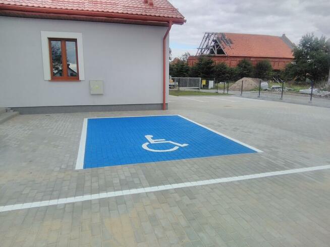 Miejsce parkingowe dla niepełnosprawnych. Znak P-24