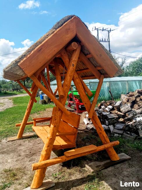 Huśtawka pod dachem trzcinowym (strzecha)