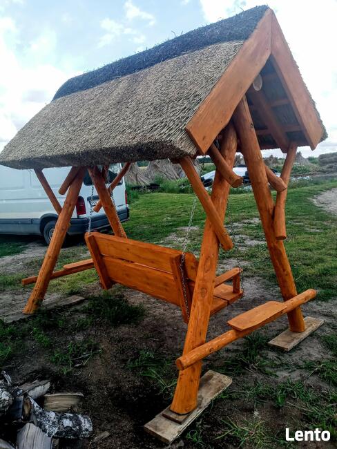 Huśtawka pod dachem trzcinowym (strzecha)