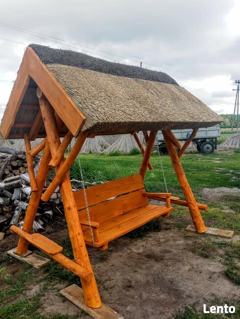 Huśtawka pod dachem trzcinowym (strzecha)