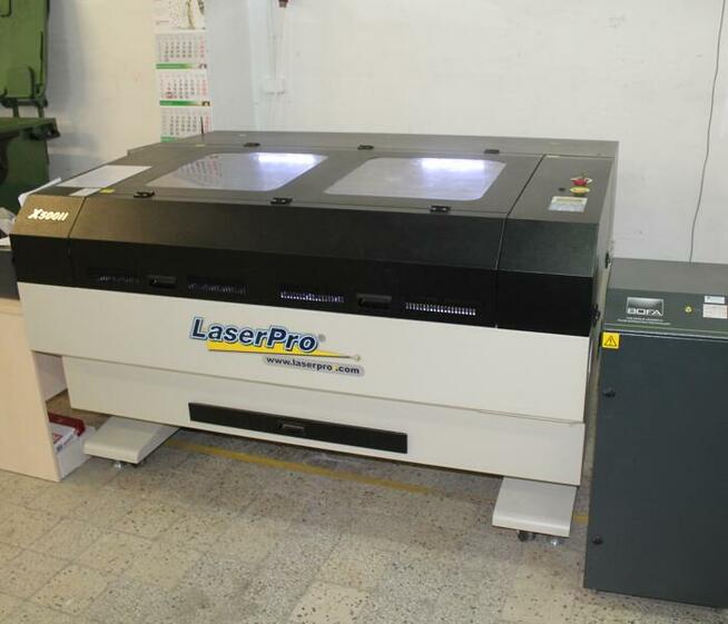 Cięcie pleksi do wymiaru, Usługa na powierzonych materiałach