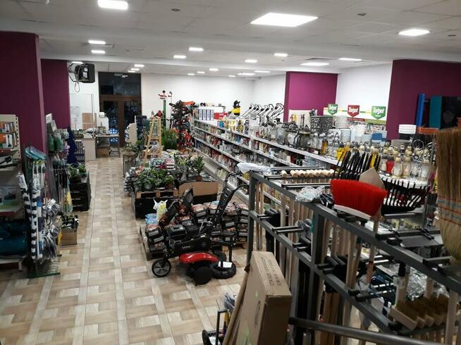 Sprzedawca w sklepie ogrodniczym