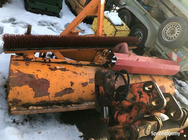 Zamiatarka do ciągnika czołowa