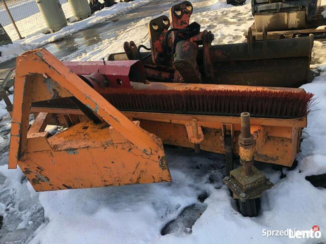 Zamiatarka do ciągnika czołowa