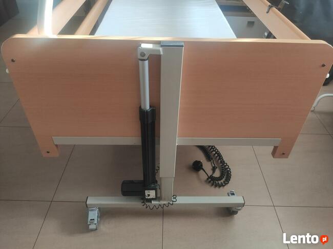 Łóżko rehabilitacyjne, sterowane pilotem + materac, wysięgni