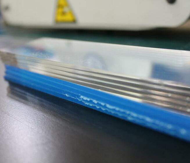 Cięcie pleksi do wymiaru, Usługa na powierzonych materiałach