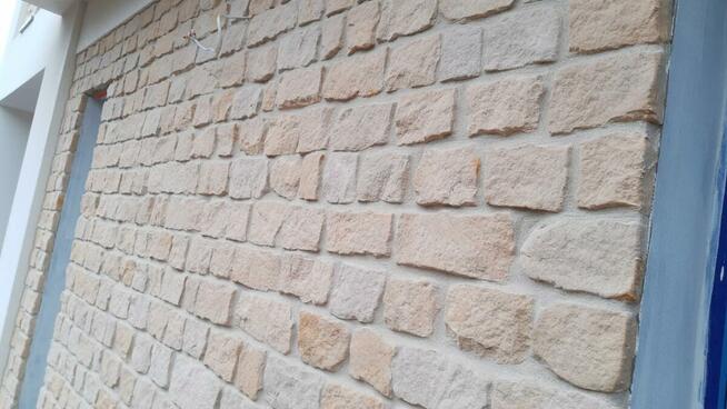 Materiały dekoracyjny na elewacje domu pod czerwony dach