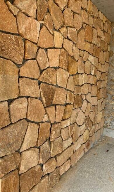 Ściany elewacje domu budynku pokrytego strzechą