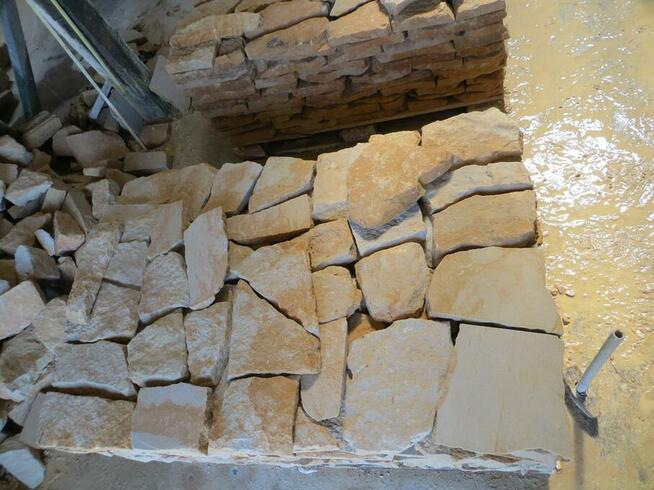 Ściany elewacje domu budynku pokrytego strzechą