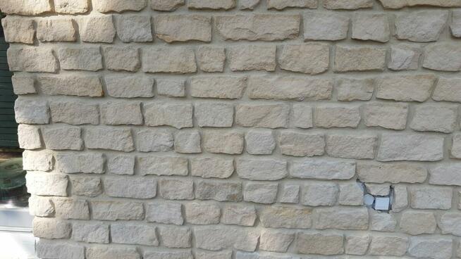 Materiały dekoracyjny na elewacje domu pod czerwony dach