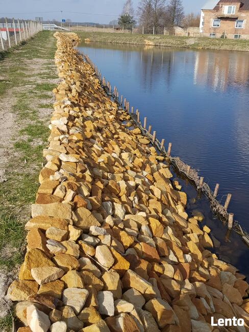 skarpy stawu rybnego