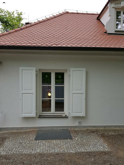 Okiennice drewniane, okiennice z drewna. Cały kraj