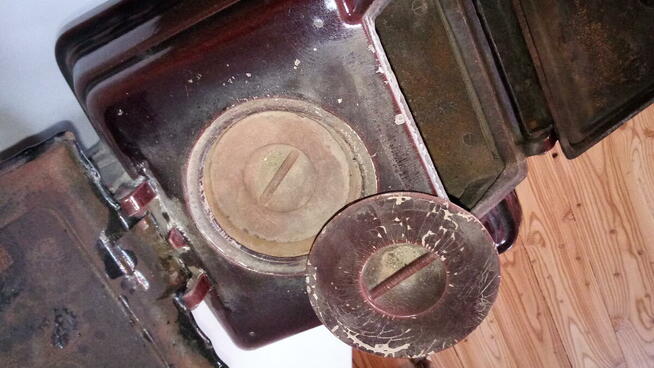 Kominek koza wolnostojący żeliwny emaliiowany