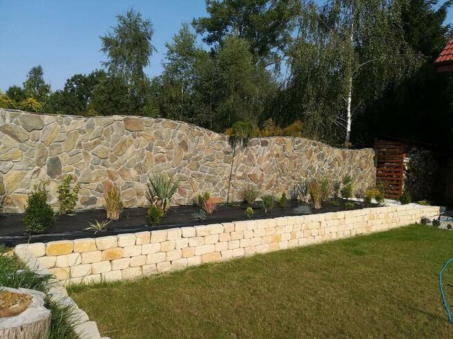 Cegła na suche murki skalne z kamienia