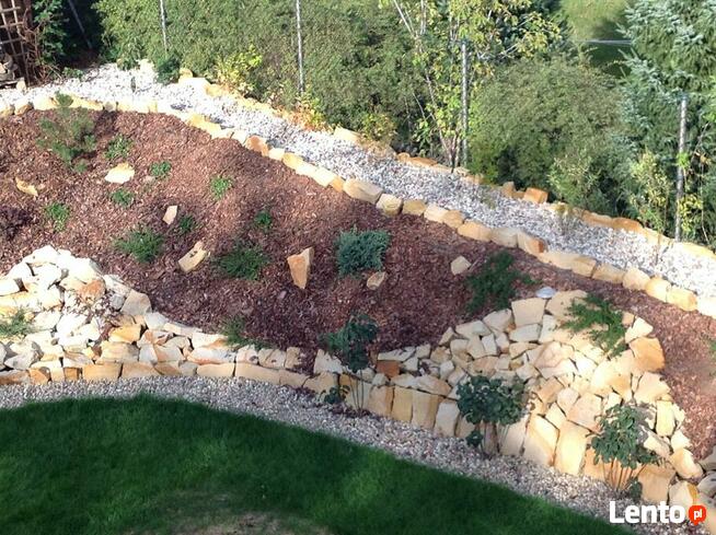 żółty kamień dekoracyjny do ogrodu