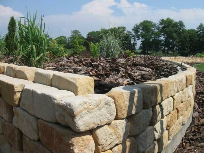 Kamień na suche murki w stylu francuskim