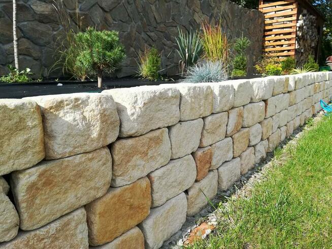 Cegła na suche murki skalne z kamienia