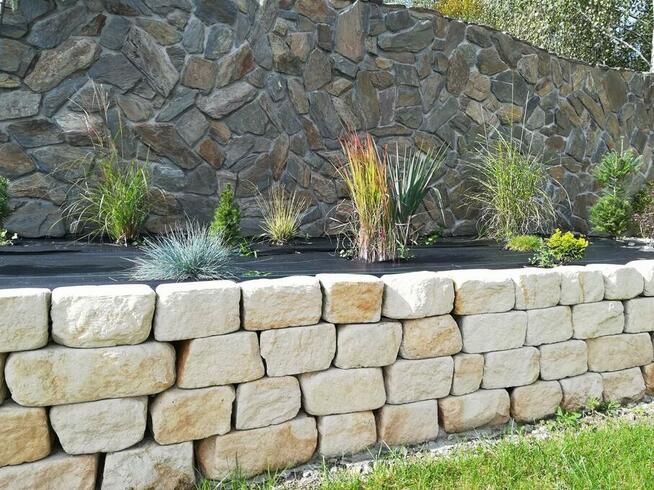 Cegła na suche murki skalne z kamienia