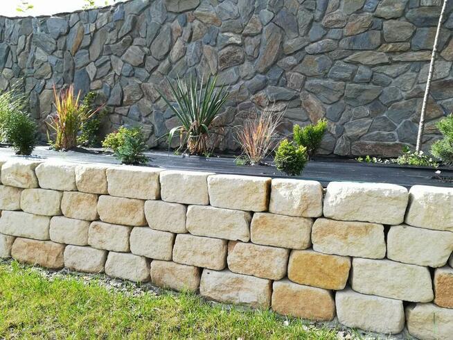 Cegła na suche murki skalne z kamienia