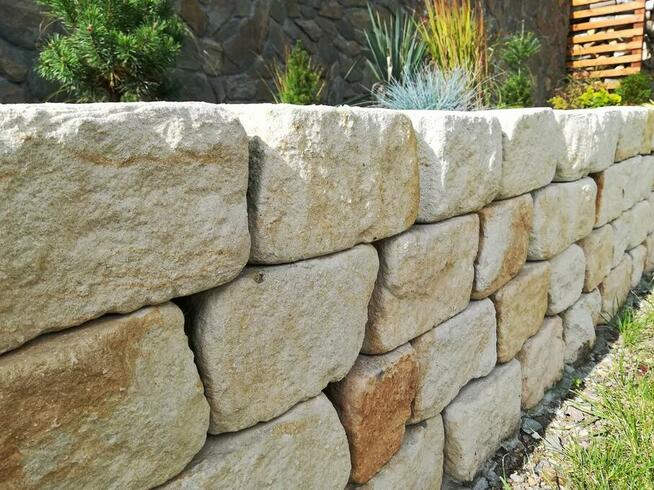 Cegła na suche murki skalne z kamienia