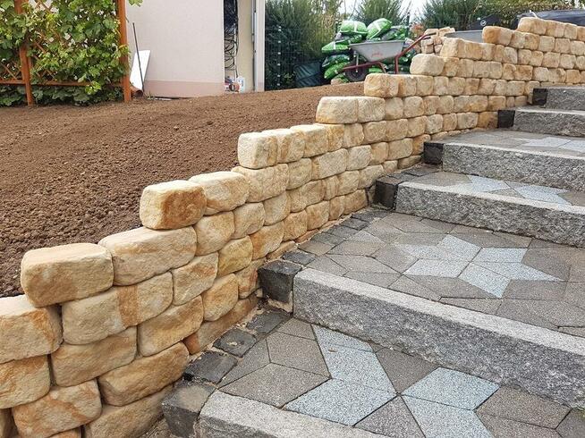 Cegła na suche murki skalne z kamienia