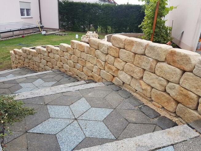 Cegła na suche murki skalne z kamienia