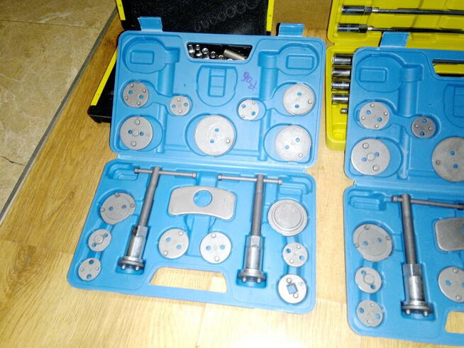 Zestaw do wkręcania tłoczków hamulcowych. BGS technik.