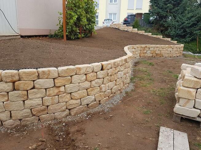 Kamień na suche murki w stylu francuskim