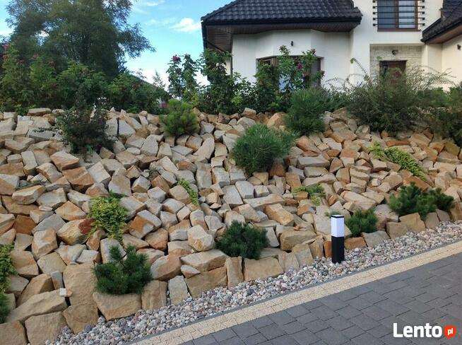 żółty kamień dekoracyjny do ogrodu