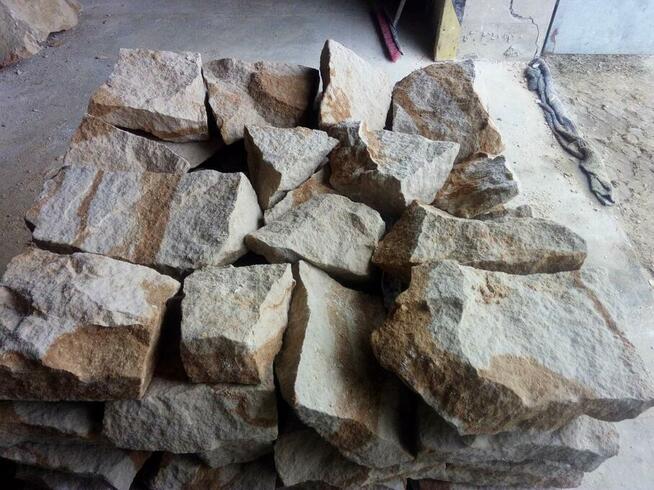 Kamień łamany murowy ogrodowy do oczka wodnego