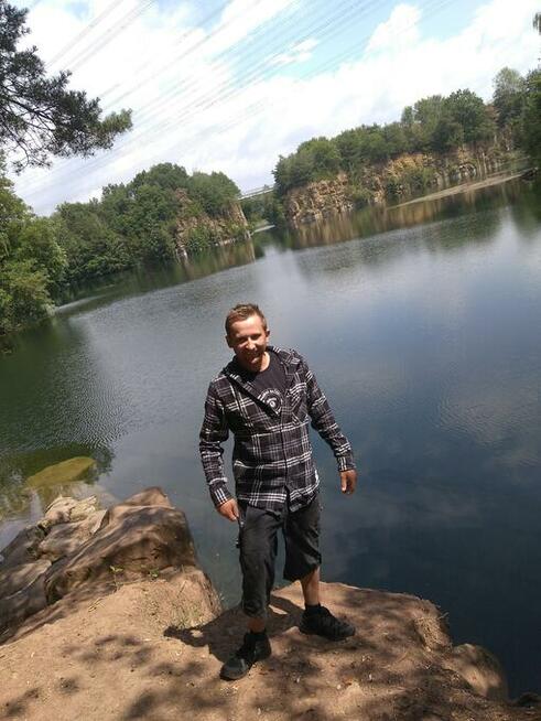 Szukam uczciwej dziewczyny do stałego związku.