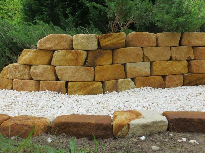 Cegła z kamienia do budowy murków skalnych oporowych łupek