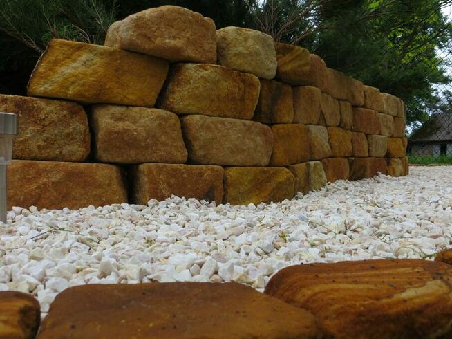 Cegła z kamienia do budowy murków skalnych oporowych łupek