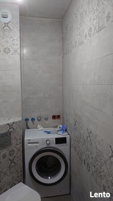 Malowanie, Glazurnik układanie łazienek garaży tarasów