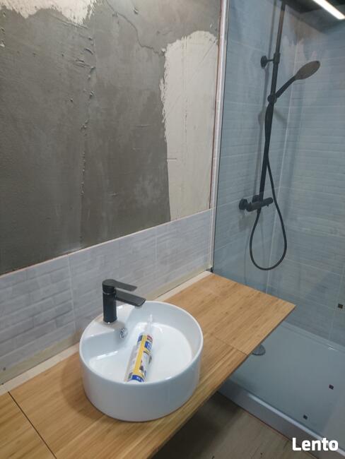 Malowanie, Glazurnik układanie łazienek garaży tarasów