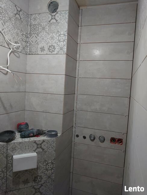 Malowanie, Glazurnik układanie łazienek garaży tarasów