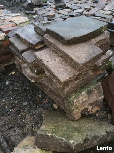 Płyty chodnikowe z piaskowca, koryta, bloczki, schody