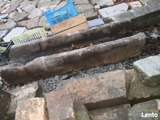 Płyty chodnikowe z piaskowca, koryta, bloczki, schody