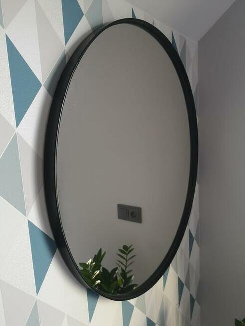 Ściany i drzwi szklane, balustrady, kabiny prysznicowe.